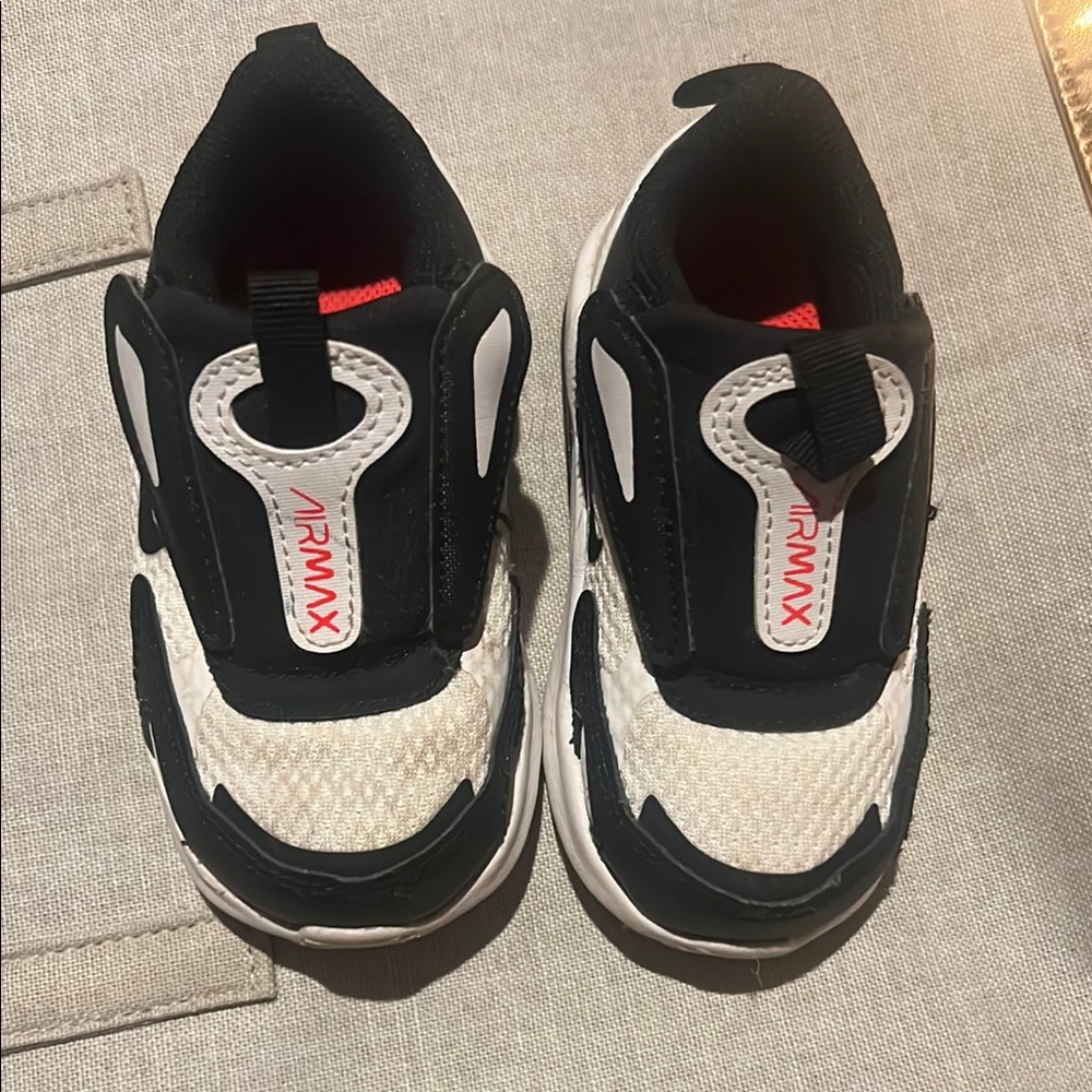 Kids Shoes - Black and White Size 6